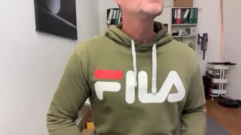 hanky online show from 12-03-25, 08:23