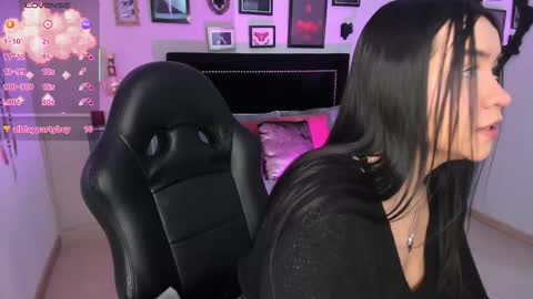 hanna  online show from 12-04-25, 11:24