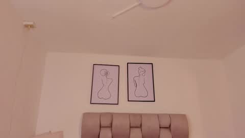 hanna__evans_ online show from 09-13-25, 11:43