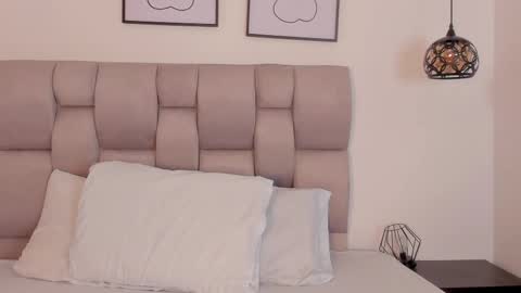 hanna__evans_ online show from 09-30-25, 11:26