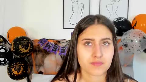 hanna__evans_ online show from 10-29-25, 12:18