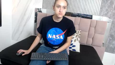 Hanna Palmer online show from 11-30-25, 12:09