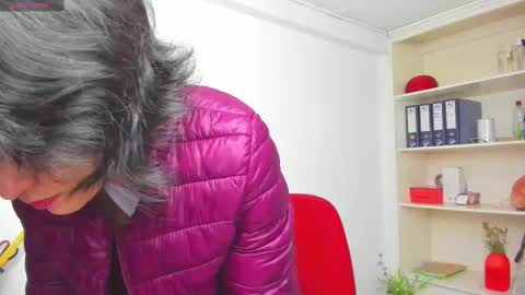 Sara online show from 09-11-25, 01:33