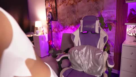 HANNA  online show from 10-20-25, 02:01