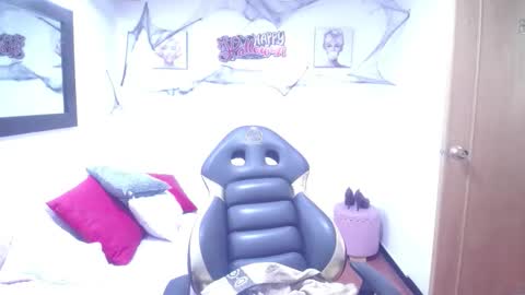 Snapshot of hanna_lamber chatting on 10-16-25, 11:55 hanna_lamber online show from 10-16-25, 11:55