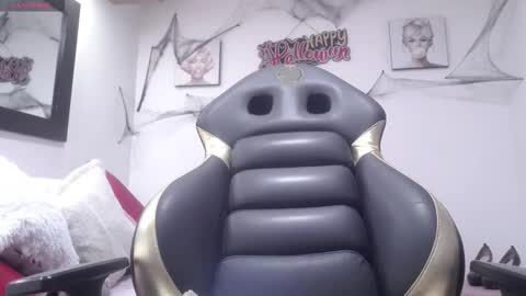 Snapshot of hanna_lamber chatting on 10-29-25, 11:23 hanna_lamber online show from 10-29-25, 11:23