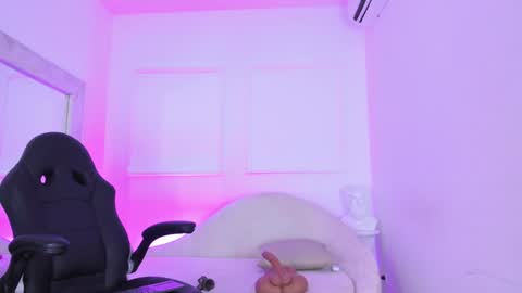 Snapshot of hanna_moonlight_ chatting on 01-25-25, 02:15 Hanna online show from 01-25-25, 02:15