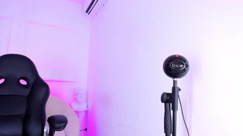 Snapshot of hanna_moonlight_ chatting on 02-13-25, 10:54 Hanna online show from 02-13-25, 10:54