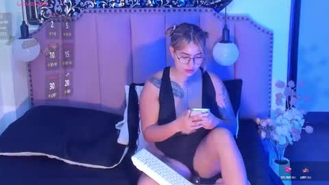 Snapshot of hanna_quuen chatting on 02-15-25, 04:01 Hanna online show from 02-15-25, 04:01