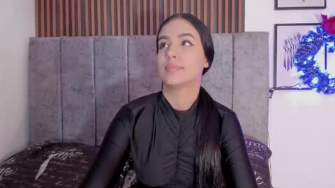 Snapshot of hanna_risso chatting on 12-21-24, 06:02 HANNA online show from 12-21-24, 06:02