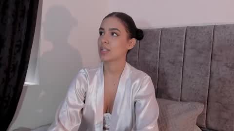 Snapshot of hanna_risso chatting on 02-08-25, 06:01 HANNA online show from 02-08-25, 06:01