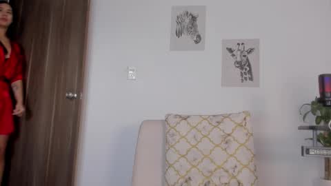 Snapshot of hanna_risso chatting on 10-28-25, 07:05 HANNA online show from 10-28-25, 07:05