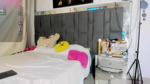 Snapshot of hannaebony chatting on 01-11-25, 07:28 Vanessa Ebony online show from 01-11-25, 07:28