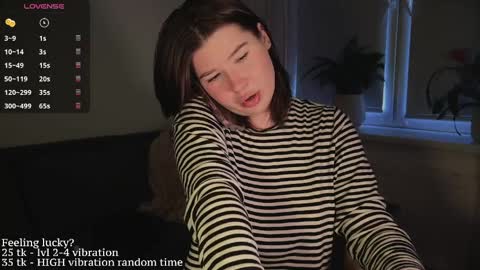 Snapshot of hannah_allin chatting on 04-12-26, 12:43 Hannah Allin online show from 04-12-26, 12:43
