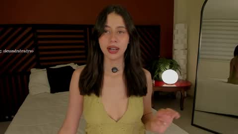 Snapshot of hannah_brady chatting on 05-06-26, 10:15 Hannah online show from 05-06-26, 10:15