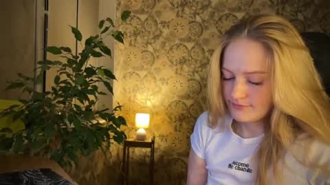 hannah levis  online show from 02-24-25, 10:36