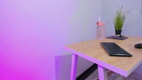 Snapshot of hannah_martinez_ chatting on 10-09-25, 08:18 Maira online show from 10-09-25, 08:18