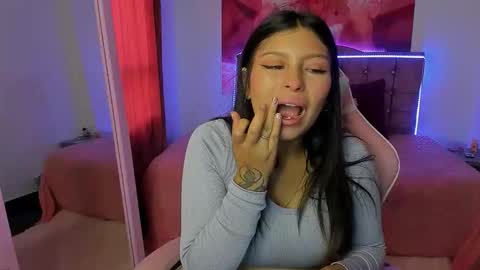 Snapshot of hannah_swet chatting on 11-12-25, 12:05 hannah_swet online show from 11-12-25, 12:05