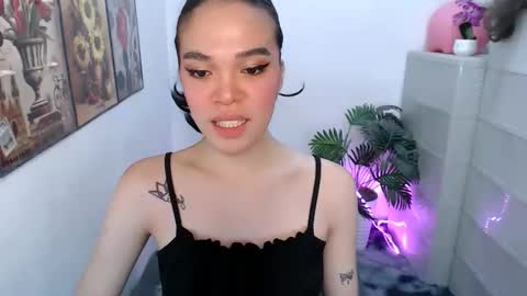 Snapshot of hannahforyou chatting on 05-04-26, 12:50 HANNAH online show from 05-04-26, 12:50
