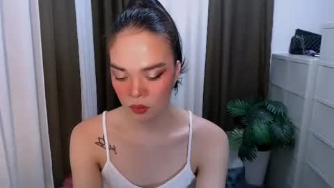 Snapshot of hannahforyou chatting on 05-17-26, 12:19 HANNAH online show from 05-17-26, 12:19