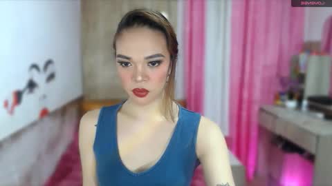 Snapshot of hannahforyou chatting on 06-10-26, 09:52 HANNAH online show from 06-10-26, 09:52