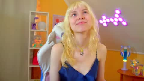 Snapshot of hannahhollis chatting on 04-26-26, 06:55 Hannah online show from 04-26-26, 06:55