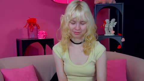 Snapshot of hannahhollis chatting on 05-16-26, 06:10 Hannah online show from 05-16-26, 06:10