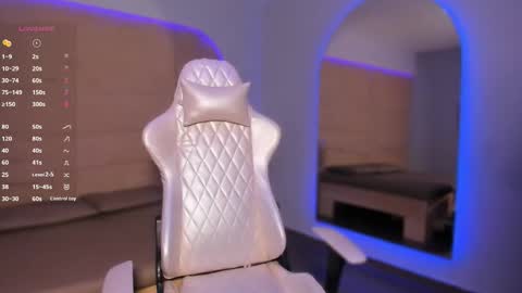 hannahmonttgomery  Help me reach 100 Hands up online show from 02-01-26, 01:20