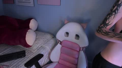 Hannah online show from 05-24-26, 04:23
