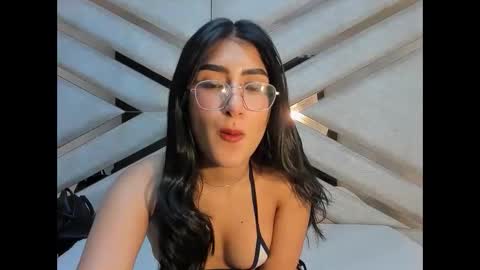 Snapshot of hannaliss18 chatting on 11-19-25, 05:07 Hanna online show from 11-19-25, 05:07