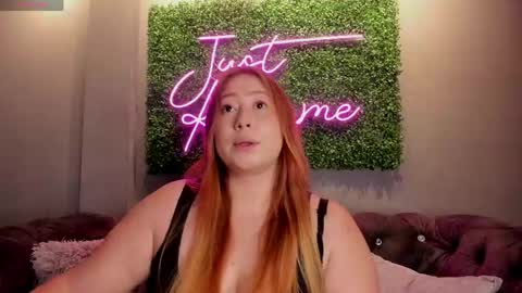 hannamartinn_ online show from 05-12-26, 03:42
