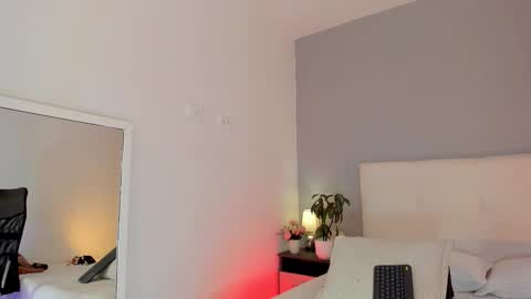 hannamartinnez online show from 10-04-25, 04:21