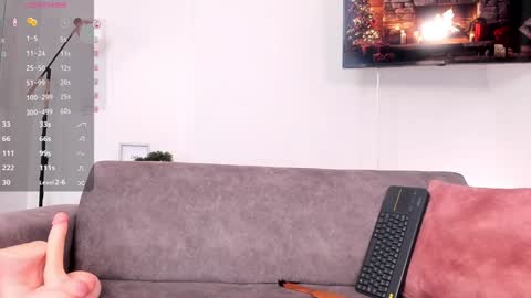 Snapshot of hannaos chatting on 12-17-24, 03:17 Hanna Os online show from 12-17-24, 03:17