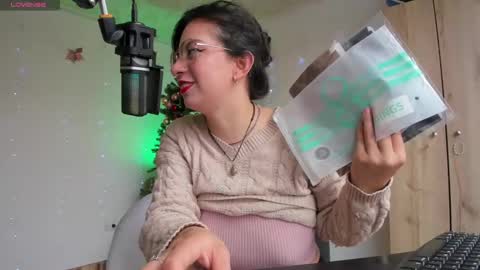 Snapshot of hannasofiax chatting on 12-02-24, 03:03 hannasofia x Schedule 700 -1400GTM-5 online show from 12-02-24, 03:03