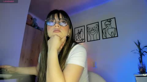 Snapshot of hannasofiax chatting on 11-14-25, 09:13 hannasofia x Schedule 700 -1400GTM-5 online show from 11-14-25, 09:13