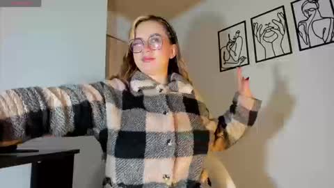   hannasofia x        Schedule 700 -1400GTM-5 online show from 03-20-26, 02:55