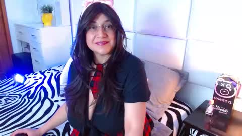 Snapshot of hannasol_ chatting on 11-19-25, 02:11 Hanna online show from 11-19-25, 02:11