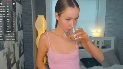 Snapshot of hannavaile chatting on 06-22-26, 07:27 Hanna online show from 06-22-26, 07:27