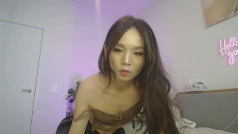 Snapshot of hannavibe chatting on 04-19-26, 01:05 HannaVibe online show from 04-19-26, 01:05