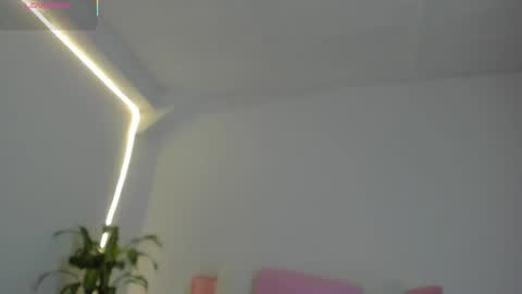 Snapshot of hannawilliams_ chatting on 02-04-26, 09:42 Hanna Williams online show from 02-04-26, 09:42