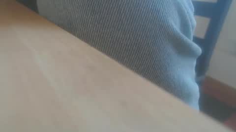 Snapshot of hannes_k chatting on 10-19-25, 08:37 hannes_k online show from 10-19-25, 08:37