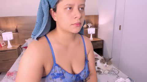 Snapshot of hanny_13 chatting on 10-12-25, 10:53 taylor live online show from 10-12-25, 10:53