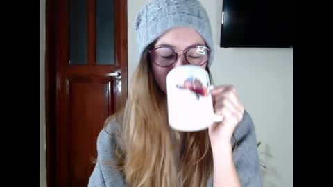 Snapshot of hanny_333 chatting on 01-21-25, 09:35 hanny_333 online show from 01-21-25, 09:35