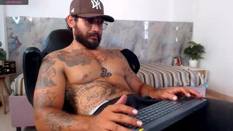 Snapshot of hanz_col chatting on 04-28-26, 04:23 hanz_col online show from 04-28-26, 04:23
