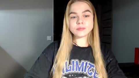 happy_fox_ online show from 12-20-24, 10:32