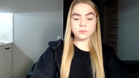 happy_fox_ online show from 02-25-25, 05:47