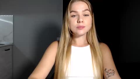 happy_fox_ online show from 09-17-25, 08:32