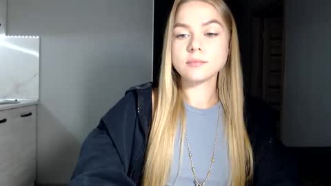 happy_fox_ online show from 09-22-25, 08:55