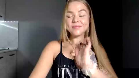 happy_fox_ online show from 09-25-25, 09:40