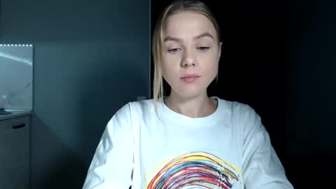 happy_fox_ online show from 10-19-25, 07:47